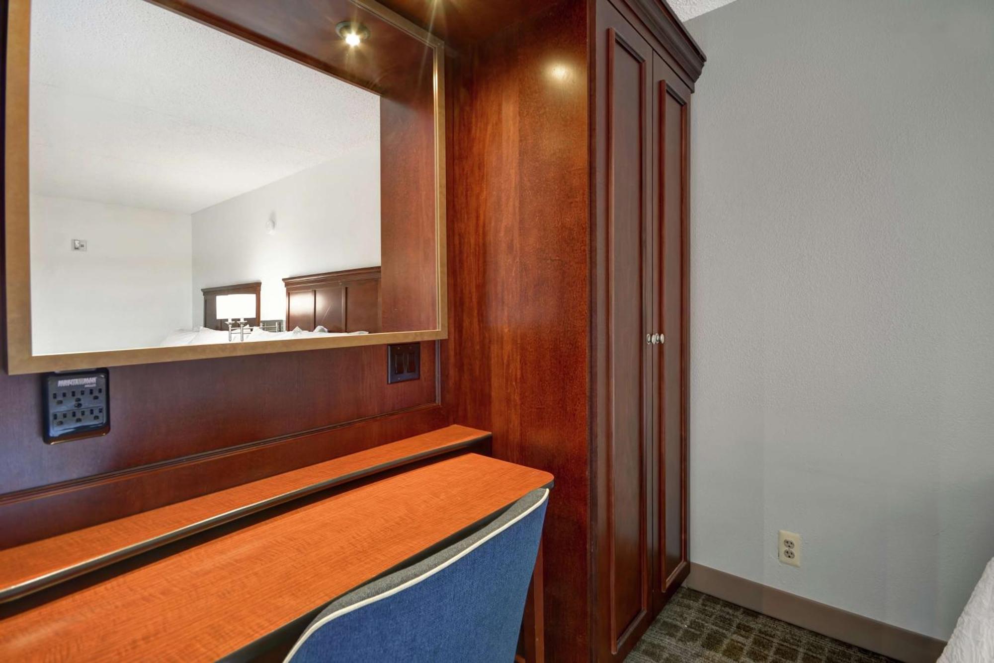 Hampton Inn Detroit Madison Heights South Troy Экстерьер фото